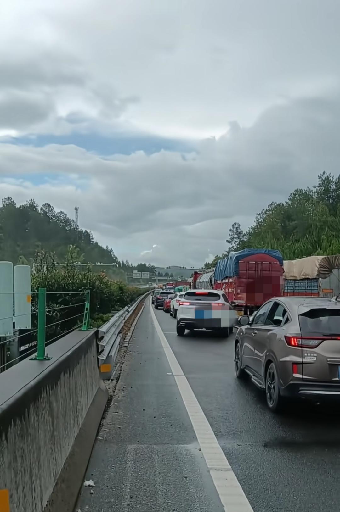 国庆还没开始就开始怕了，堵车，你国庆选择开车还是，短途旅游还是，这日子我还是不去