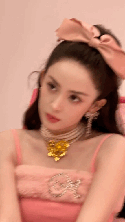 粉色的娜扎