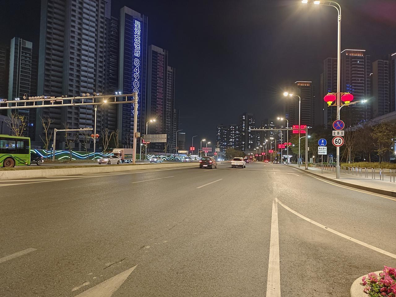 广州市南沙区黄阁镇上两边路灯、黄阁地铁站天桥两边、黄阁凤凰大道东悦湾两边大通长期