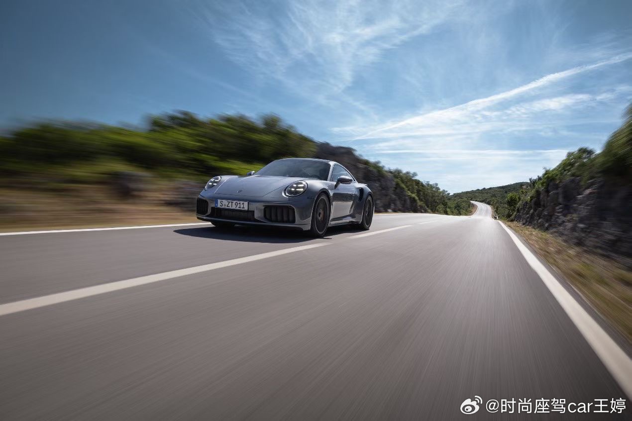 史上最强量产911：新款保时捷911TurboS全球首发！动力效率提升：