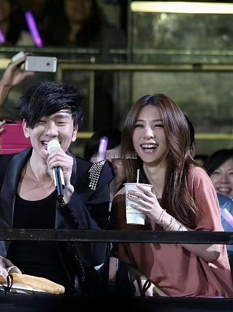 林俊杰向田馥甄表白10年，最终选择了小他21岁的七七，背后的真相太扎心！林俊杰的