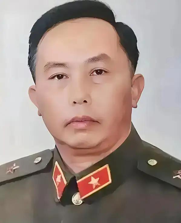 何其宗，自卫反击战英雄，1990年荣升中将icon，却在56岁时突然退役，定居四