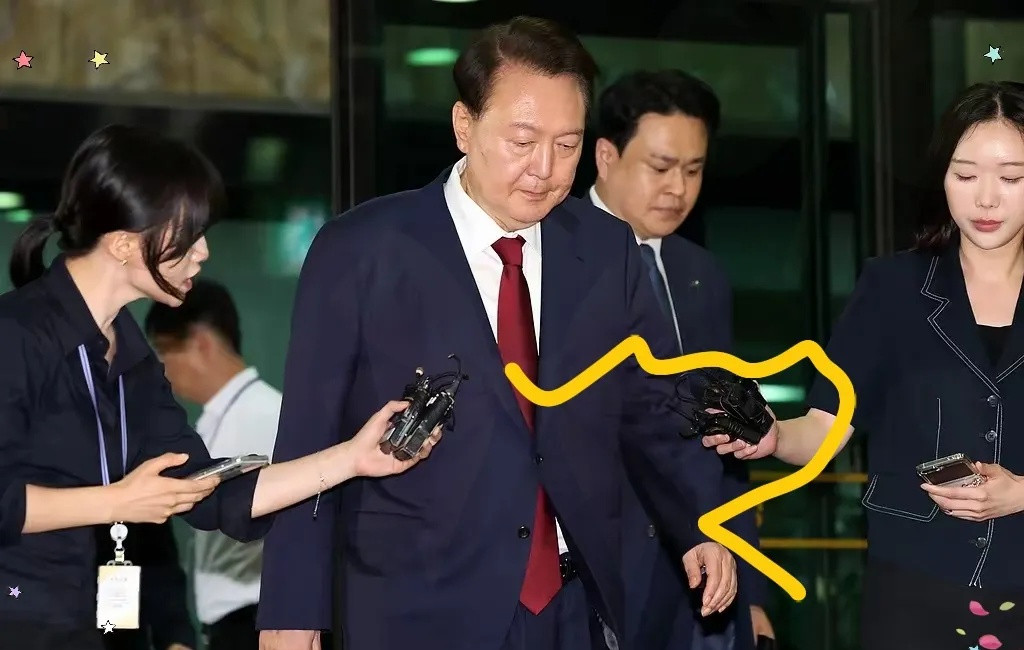 尹锡悦落到这种地步，为了吹空调纳凉，每天都要见律师两次以上。有人觉得李在