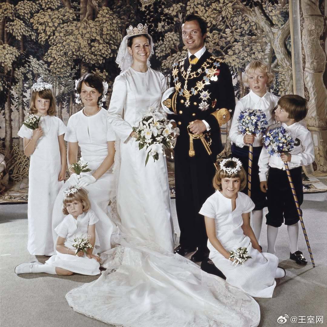 瑞典王室🇸🇪6月13日，王室公布新的全家福，从1976年新婚的卡尔十六世·