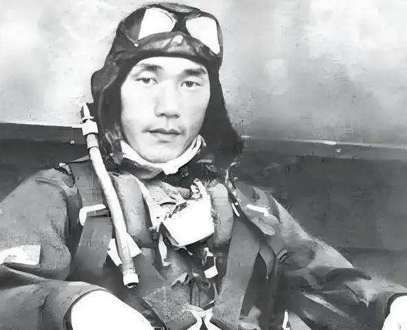 1939年，日军王牌飞行员藤田雄藏跳伞落地后，掏出手枪打死了一个手无寸铁的中国船