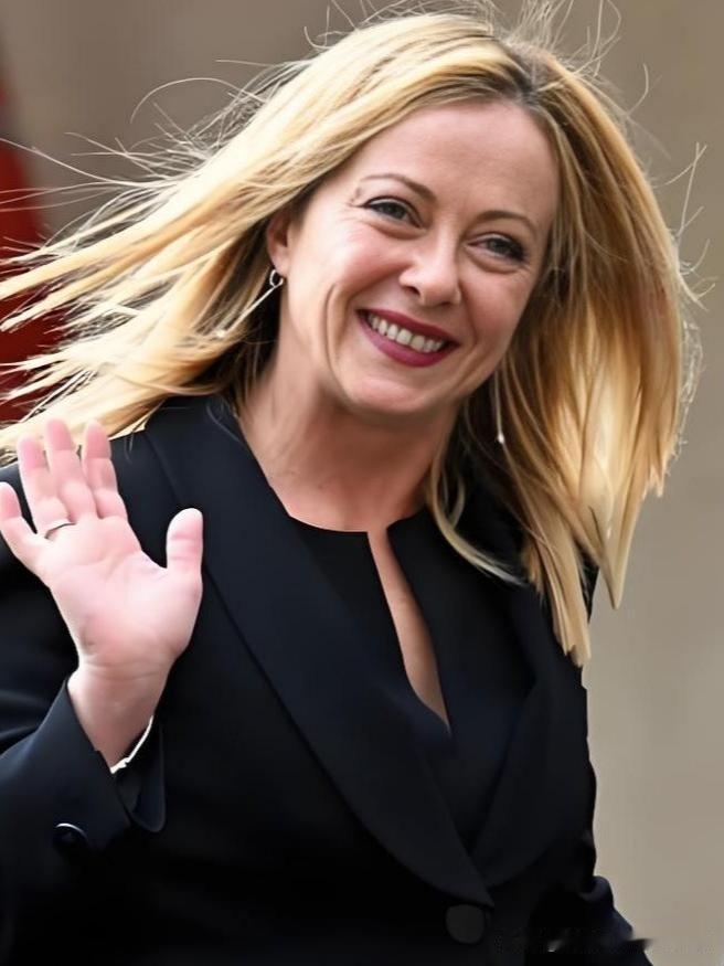 欧盟27国开紧急会，梅洛尼一句“别和特朗普硬刚”扎心了：欧洲人总说“待美国如初恋