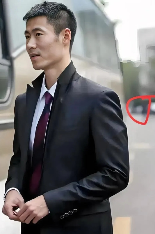 一觉醒来，国乒突然迎来大变动！以前刘国梁当主席时，身边尽是王楠、丁宁这些熟悉