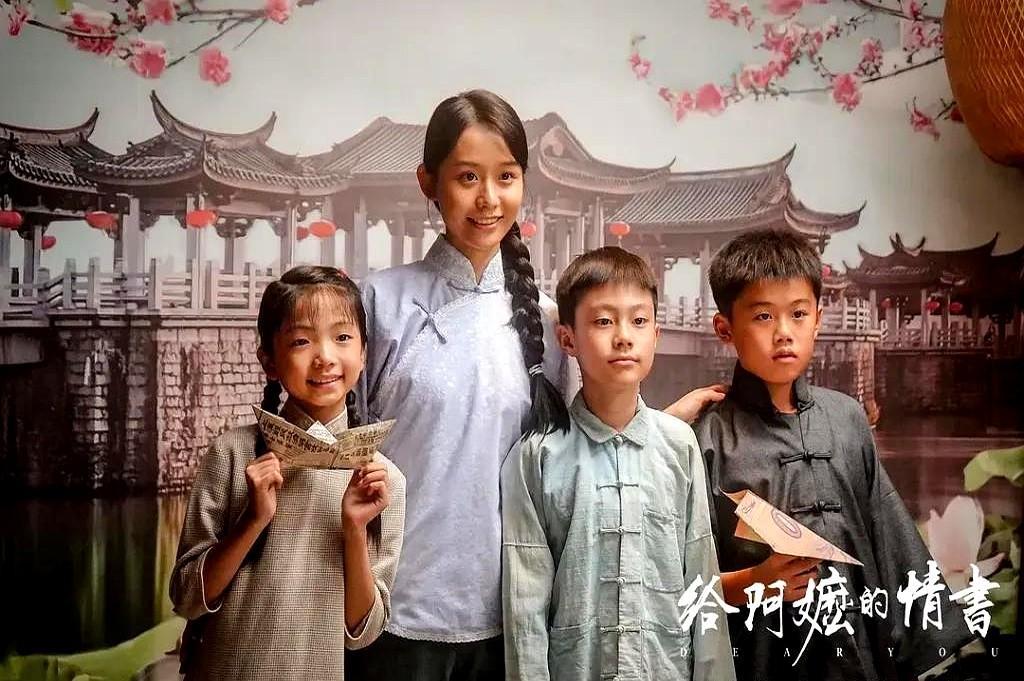 给阿嬷写了半辈子信的，居然不是阿公。孙子欠了债，跑去泰国找传说中的富豪阿公，
