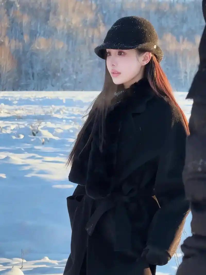 11月13日，韦雪宣布将带儿子与秦奋聚餐，背后隐藏着一段复杂的家庭纠葛。韦雪与