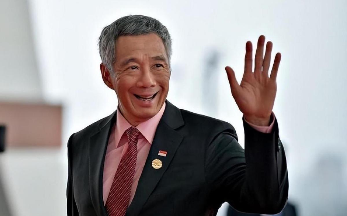 九段线不认了，钓鱼岛也叫日本名了，新加坡到底在打什么算盘？新加坡为什么与中国越走