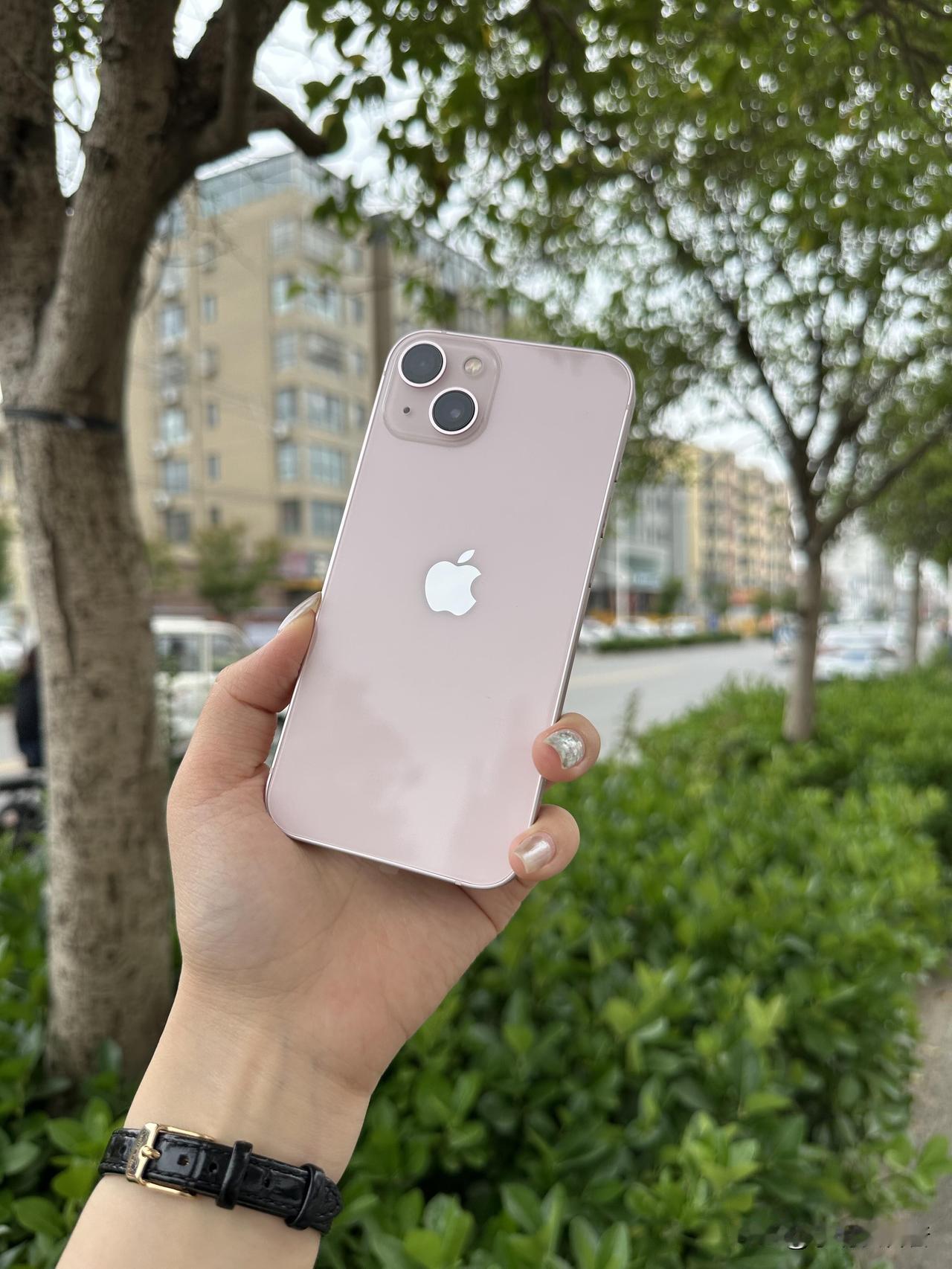 新出的iPhone13值不值得买？2026年了，苹果官网和授权渠道居然还在