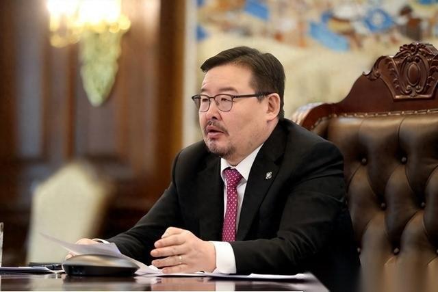 万万没想到，第一个把西方矿业巨头逼到低头认错的，不是什么超级大国，而是咱们的内陆