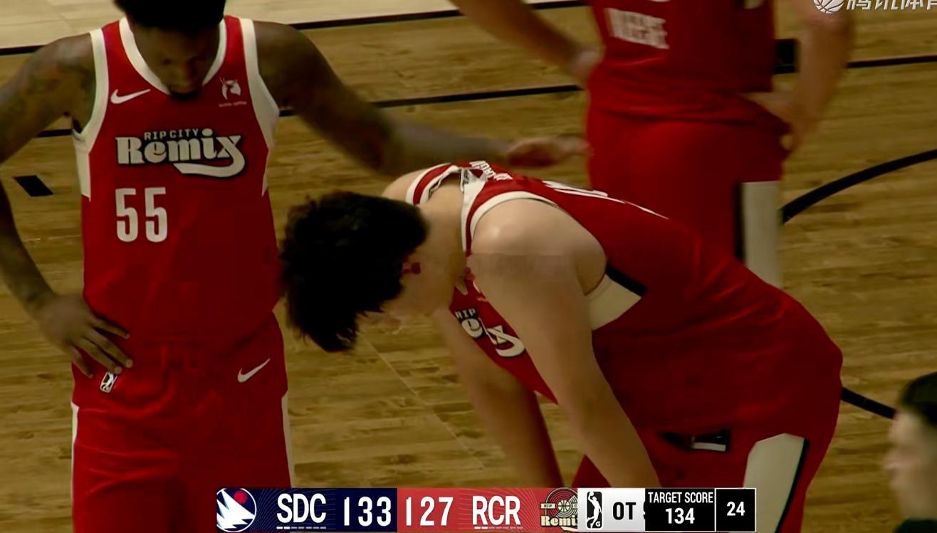 杨瀚森背靠背靠背还打加时，真是累的要死这场打了35分钟了，不过罚球真的很稳啊！杨