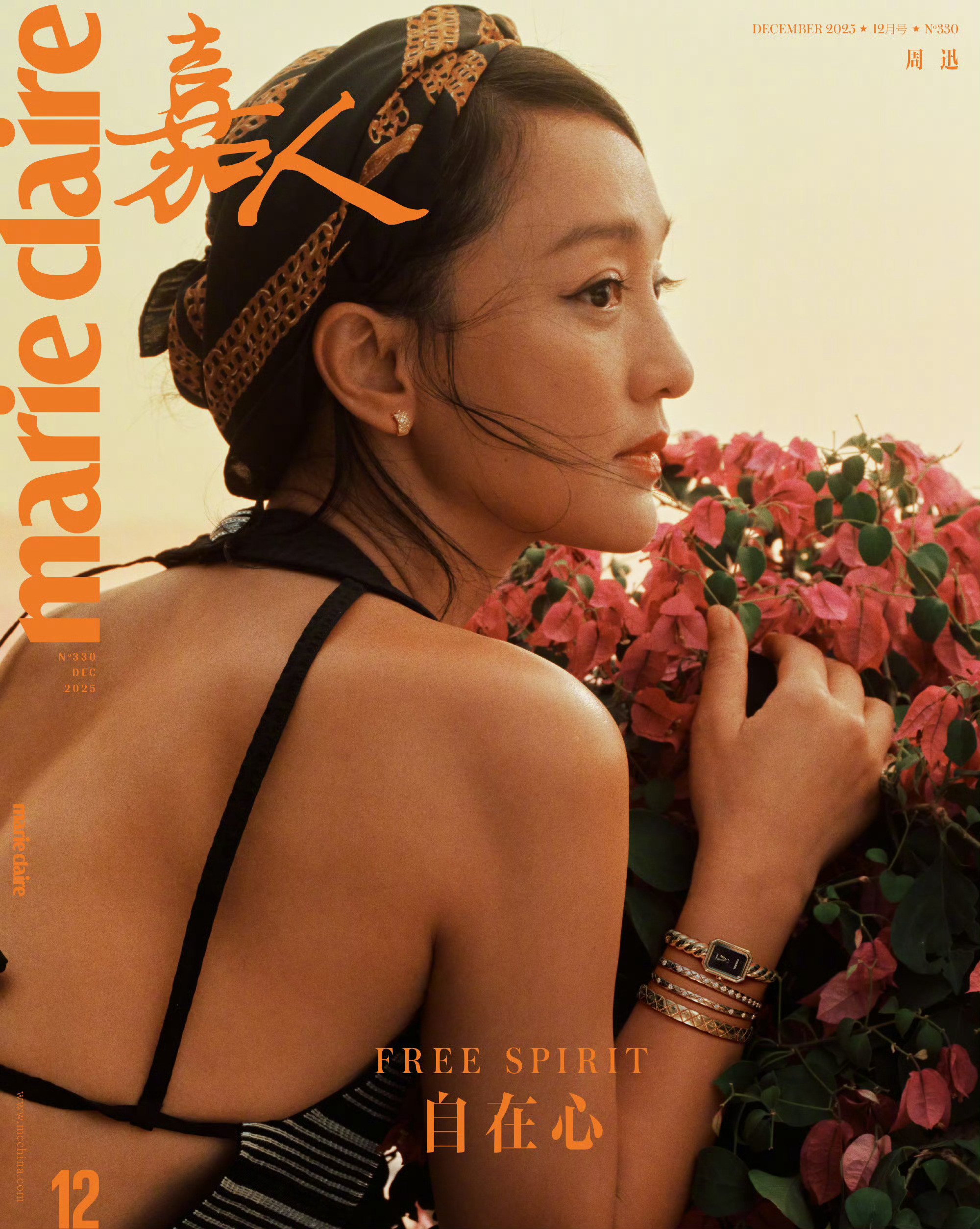 刚过完51岁生日的周迅登《嘉人》12月刊封面，还是那个灵动的周公子～