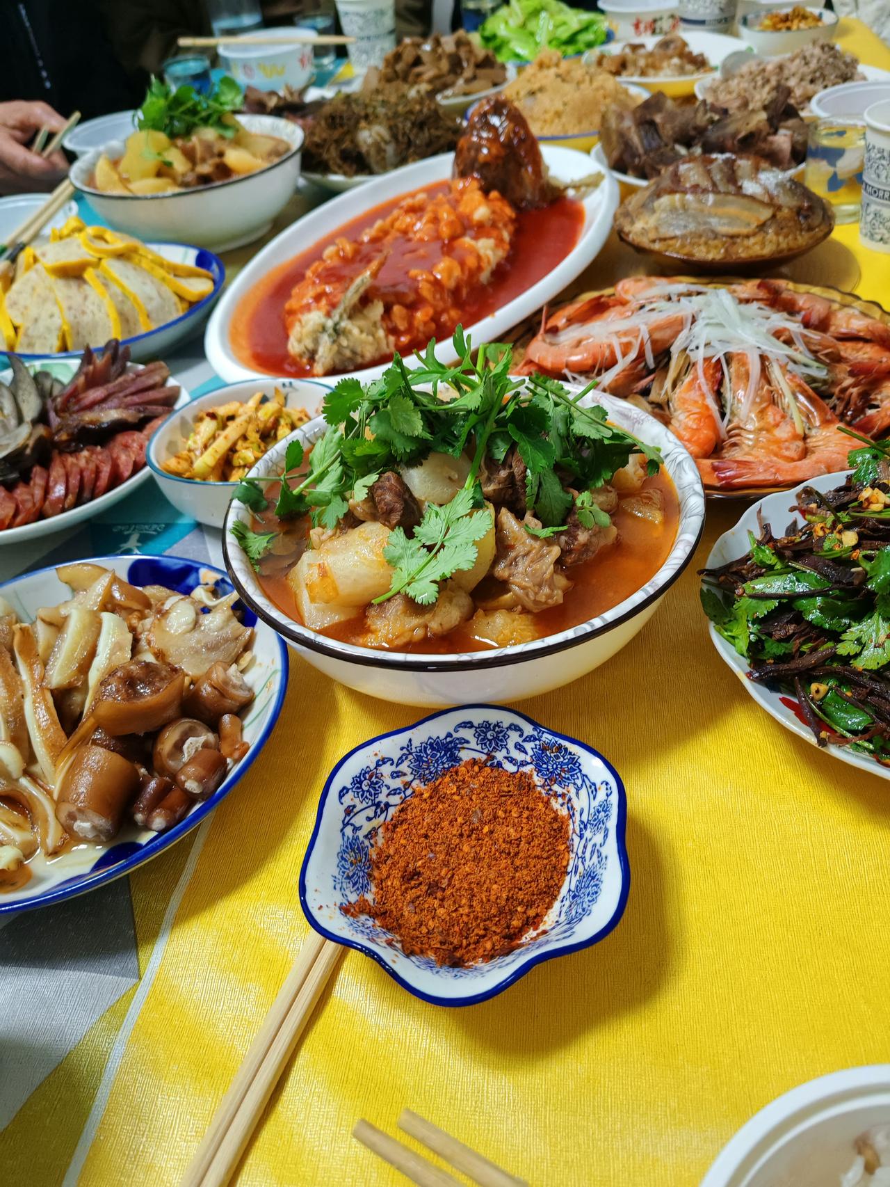 四川人的年味从这顿饭开始2月16日，今天除夕，我回家了，见到了爸爸妈妈和亲爱的