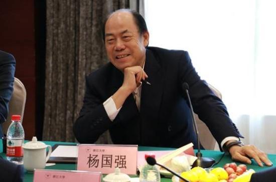 杨国强最后悔的决定，就是当年在极度缺钱的时候，不舍得卖碧桂园的五星级酒店，而选择