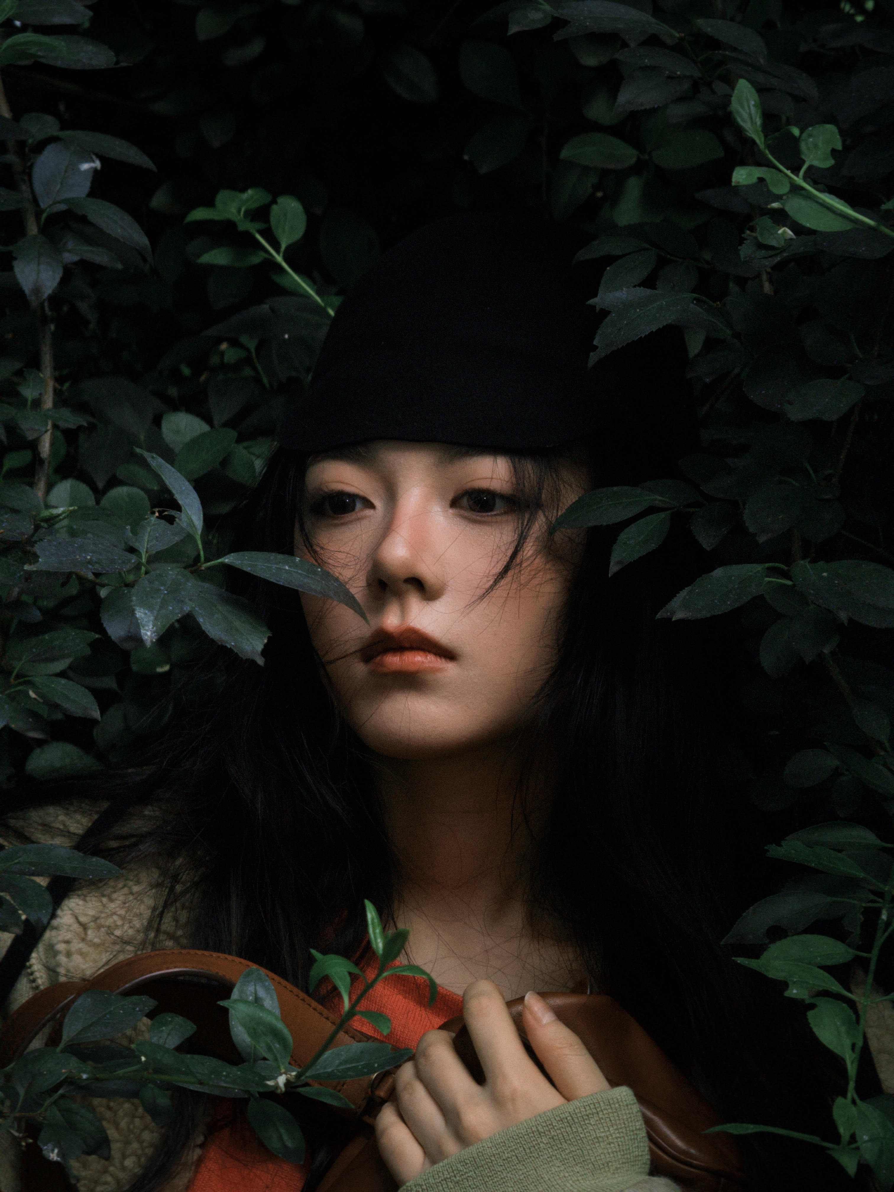 赵今麦复古摩登造型赵今麦登马来西亚版《L'OFFICIEL》8月刊封面大片，复