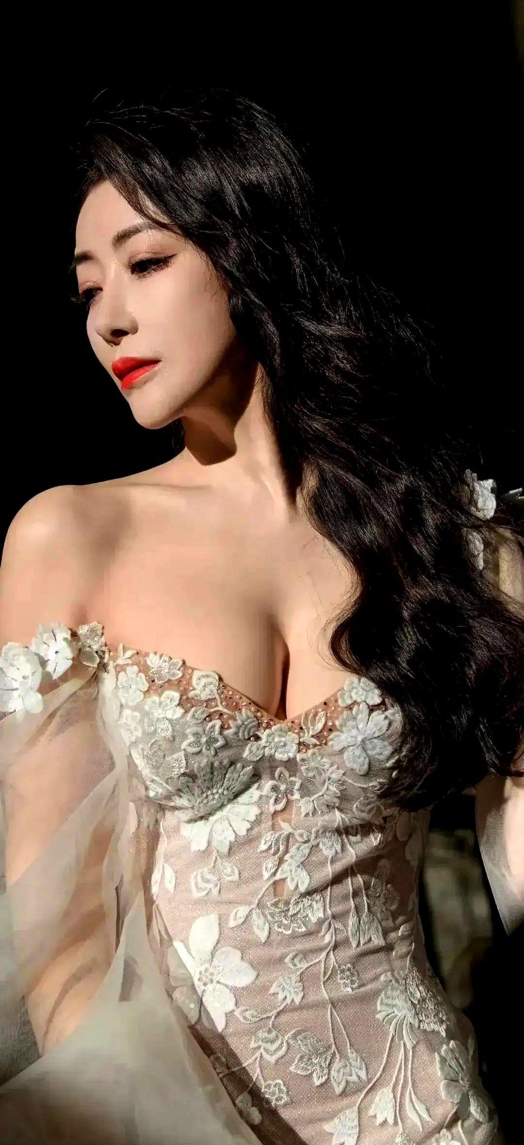 婆婆每年都来重演求婚，还主动递戒指。这事儿就发生在陈紫函身上。她老公戴向宇每