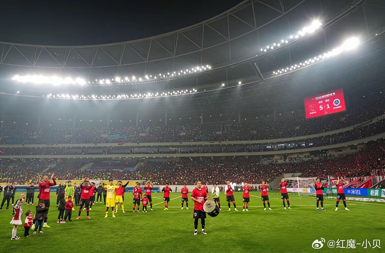 要说本赛季中超，哪队最尴尬？非成都蓉城莫属！去年争冠到最后掉了链子。今年这冠军，