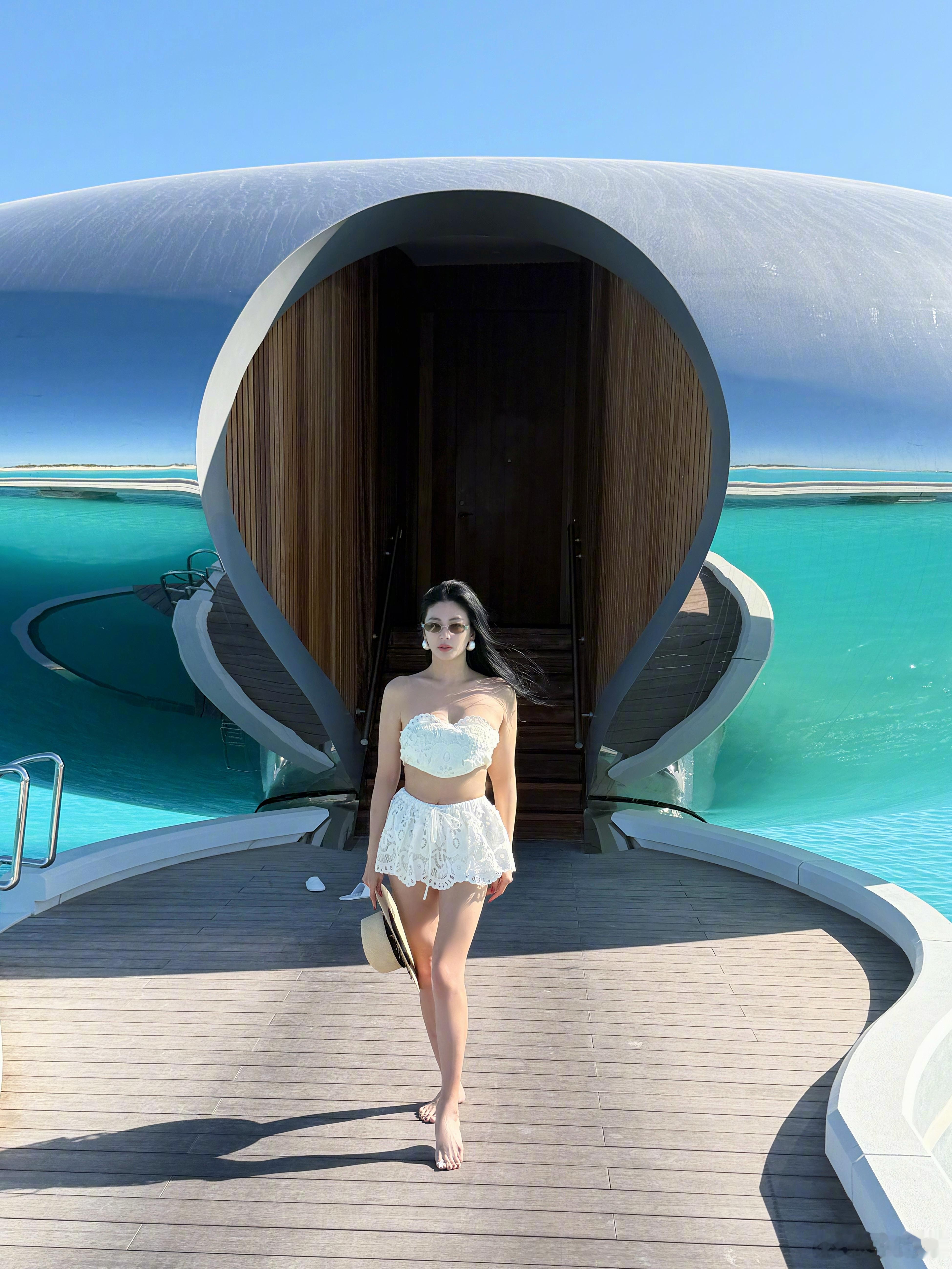 张雨绮跨年泳装大片