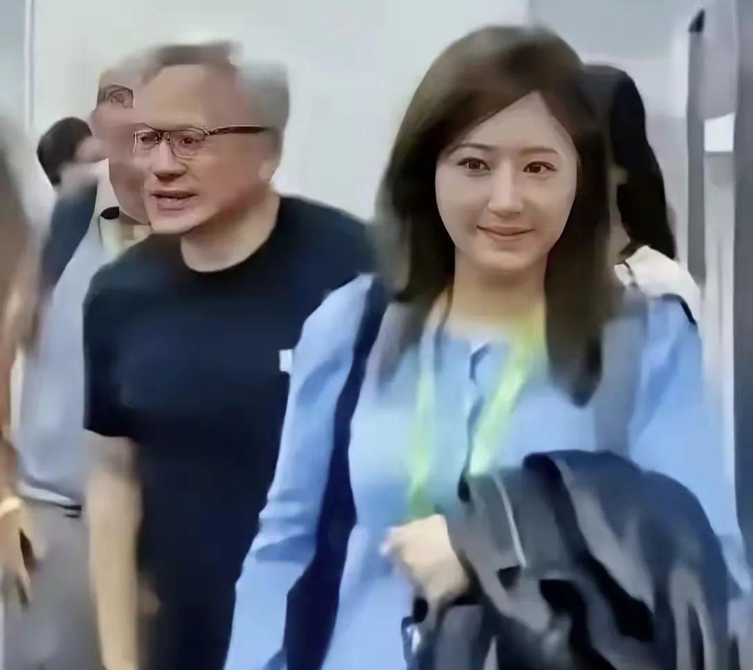 黄仁勋中国之行，最引人注目的一个女人，漂亮大方，气质出众金洋黄仁勋这次在北京，