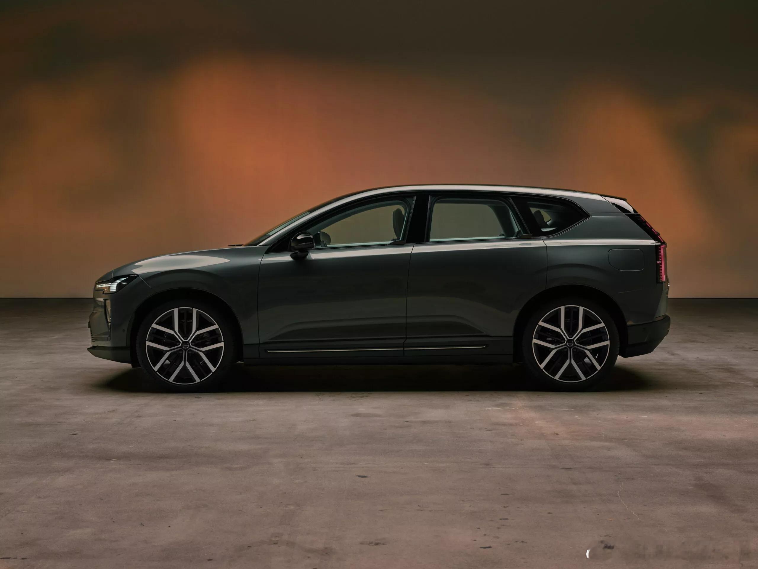 胖哥汽车频道沃尔沃EX60及EX60CrossCountry发布。新车基于