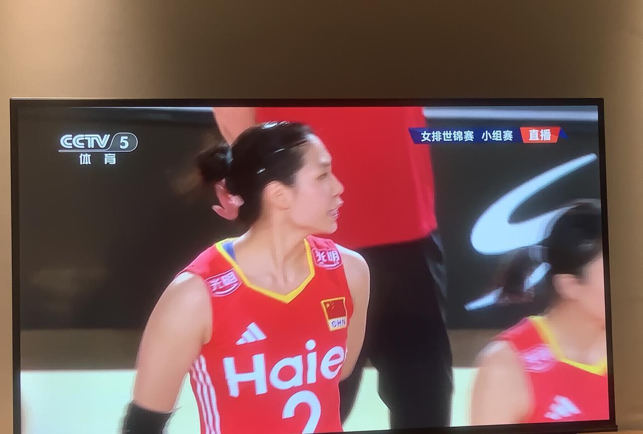穿2号球衣的球员不是朱婷！中国女排输了！输给了法国女排，无缘女
