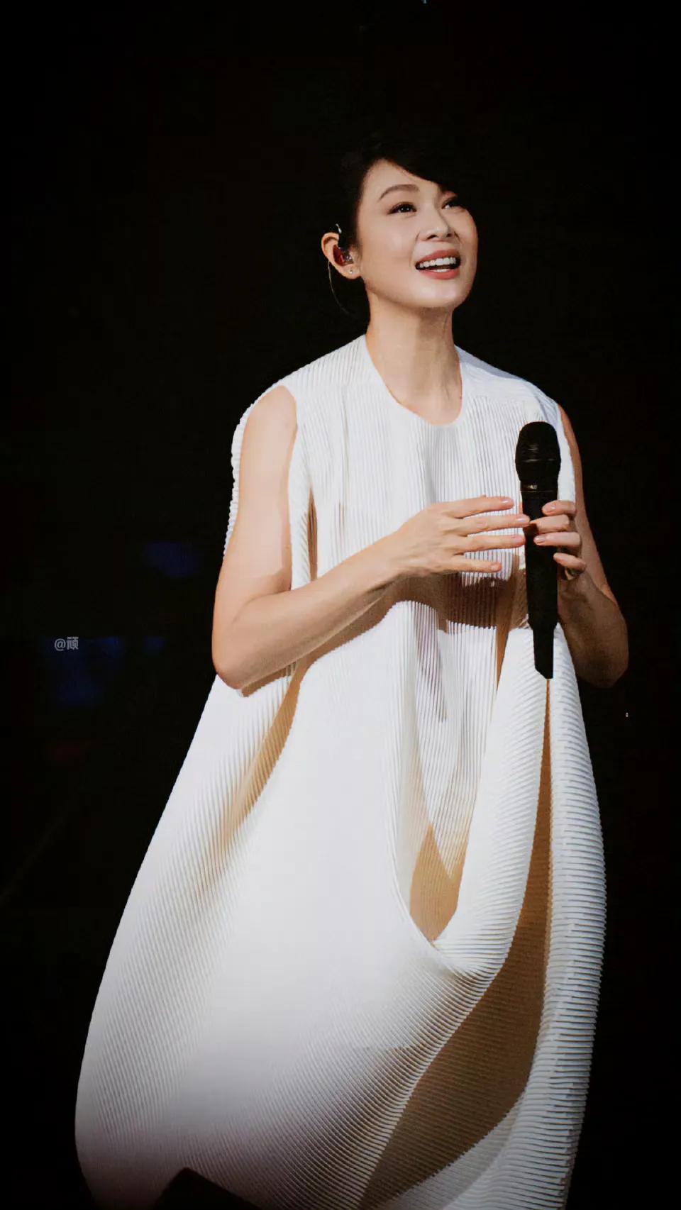 刘若英有一年去陈升的跨年，碰到他老婆，对方特别热情：“我看到你一个采访，特别好。