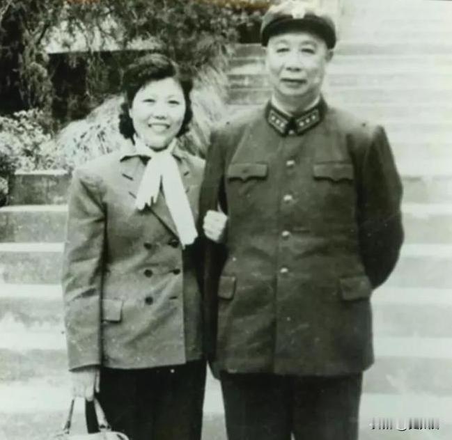 1981年，72岁的开国上将陈士渠与妻子协议离婚，谁知，6个子女却齐声地表示“早