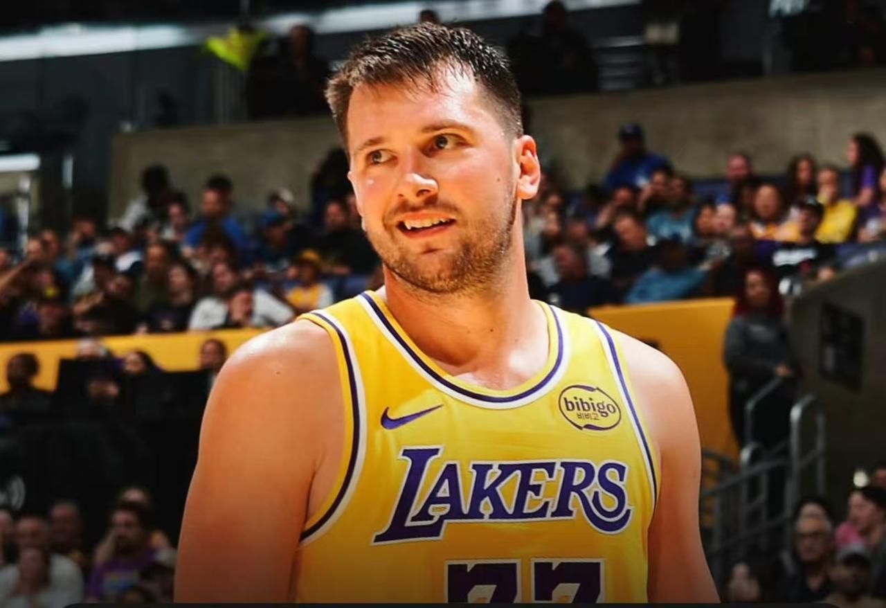 扎心！三个臭皮匠合成一个诸葛亮，美媒晒图：东契奇场均得分等于浓眉、弗拉格、克莱总