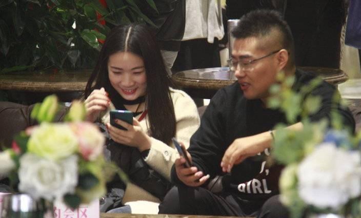 男子谈了个女朋友，女方狮子大开口，索要彩礼50万，男子没有拒绝，他说“只要你