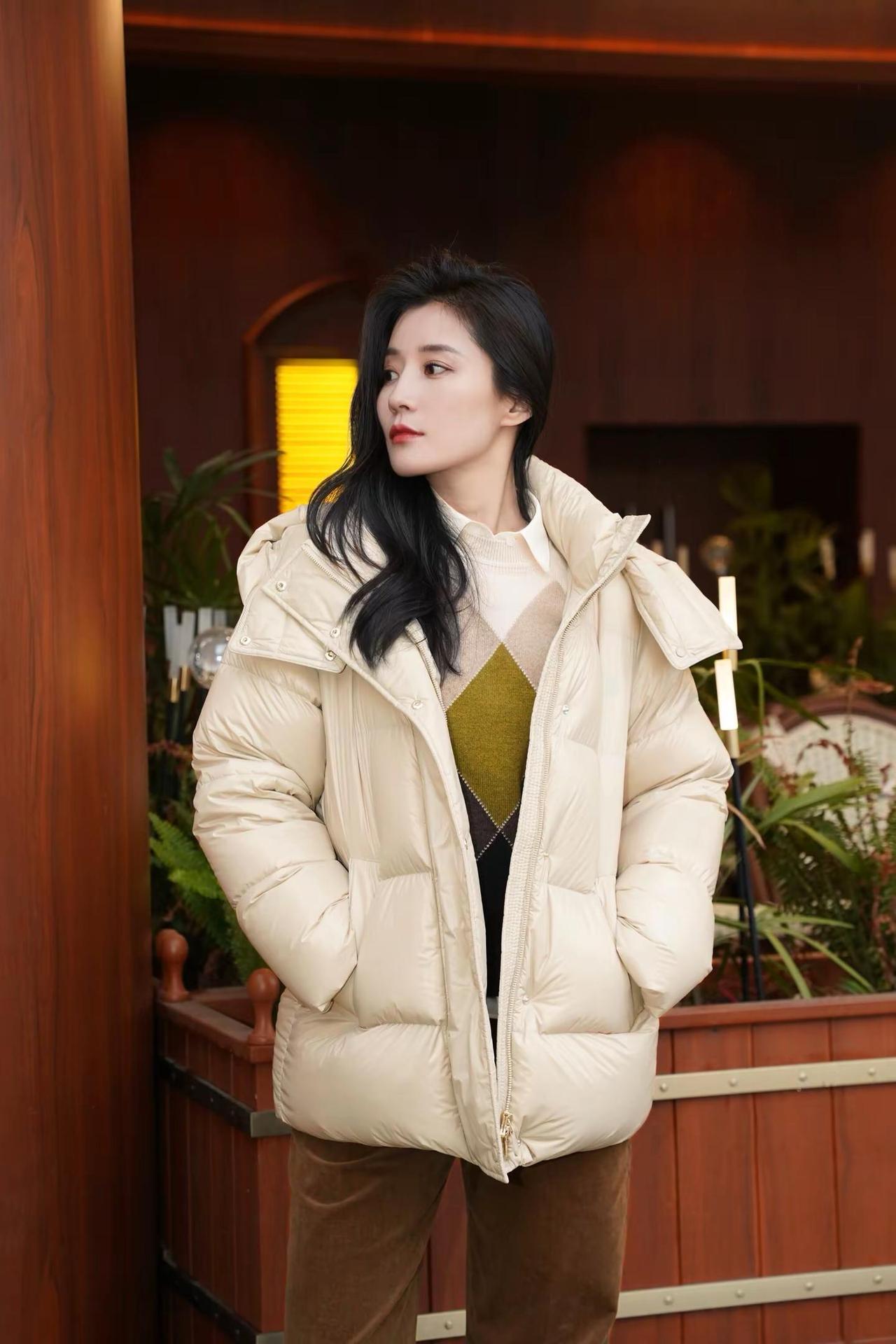 挚爱每个季节今日份柔软入冬～谁能不爱羽绒服呢？今日分享穿搭搭配今日穿搭lo