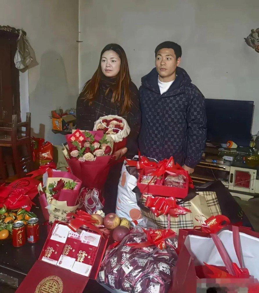 这个100%是嫁给了爱情。