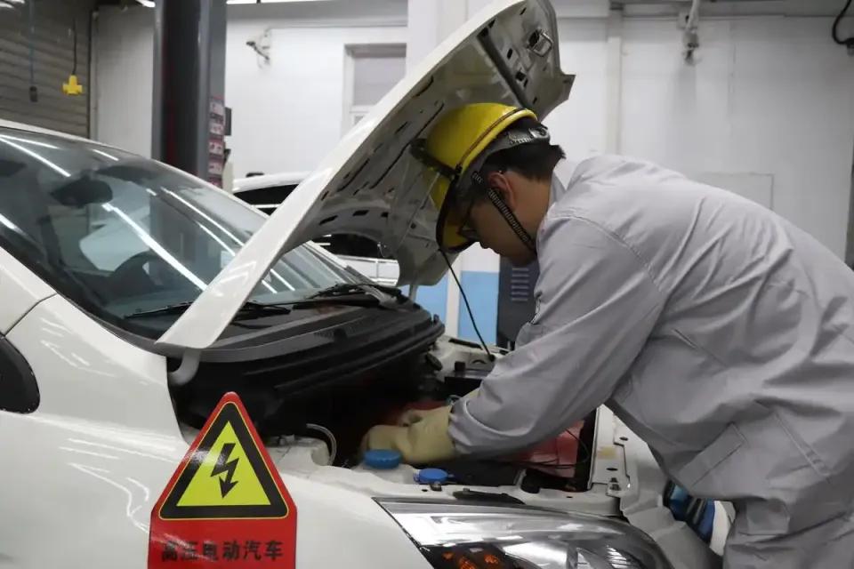近日，长城魏建军魏总又开炮了！说修车被“小病大修”，造车“偷工减料”，这是真的假