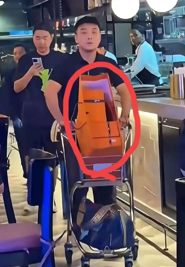 大家不要羡慕王皓的妻子，因为我们永远也不可能成为她！仅仅这一个条件，