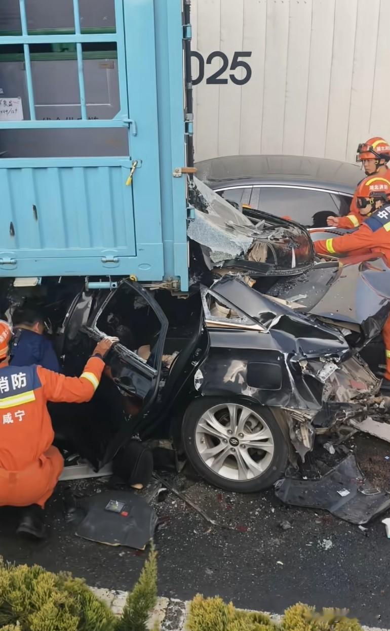 撒一地血！新手最好晚几天回去，那时没什么大货车了，各走各的车道，别乱串都慢点开