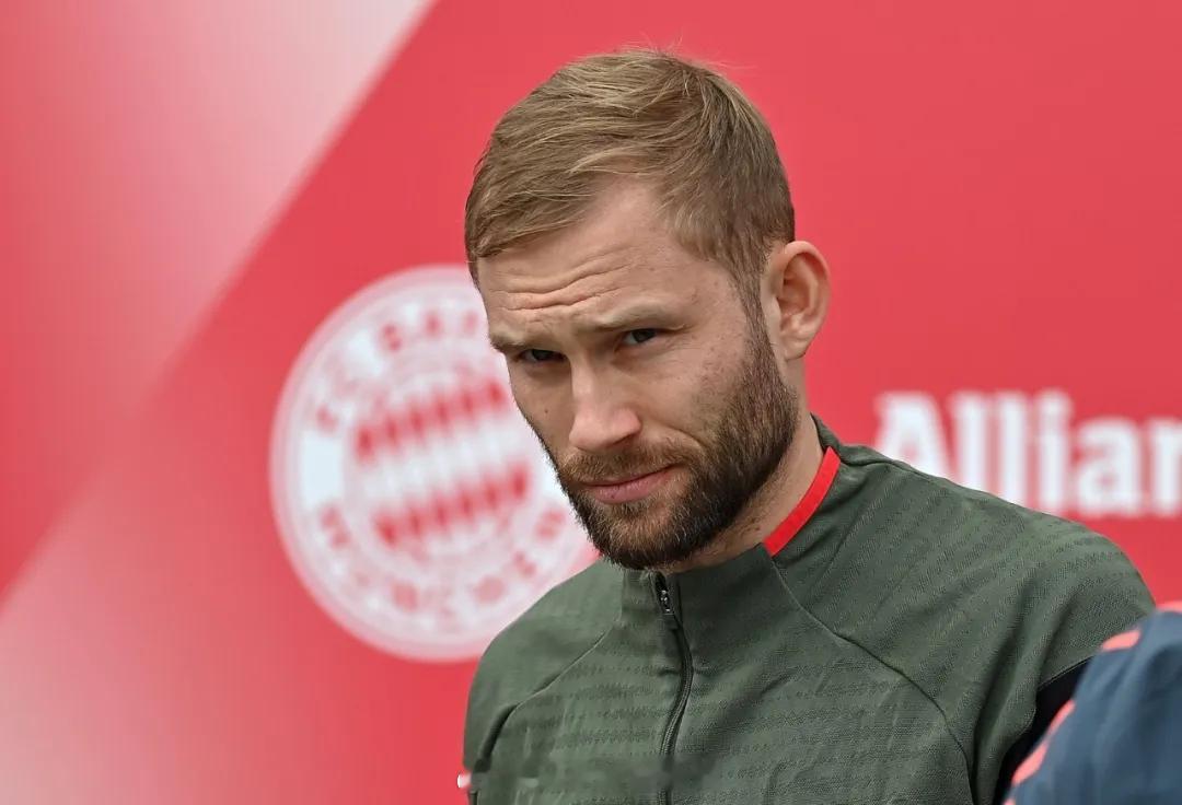 拜仁高管艾贝尔接受采访时表示，莱默尔的续约谈判目前陷入了停滞。艾贝尔说：“我们愿