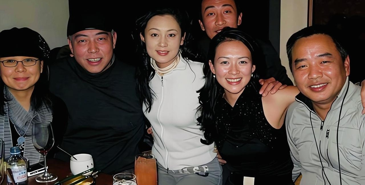 大周末的，谁能拒绝去大导家里蹭顿私房菜呢？章子怡最近就跑去陈凯歌和陈红家聚餐了，还晒出了一张超温馨的