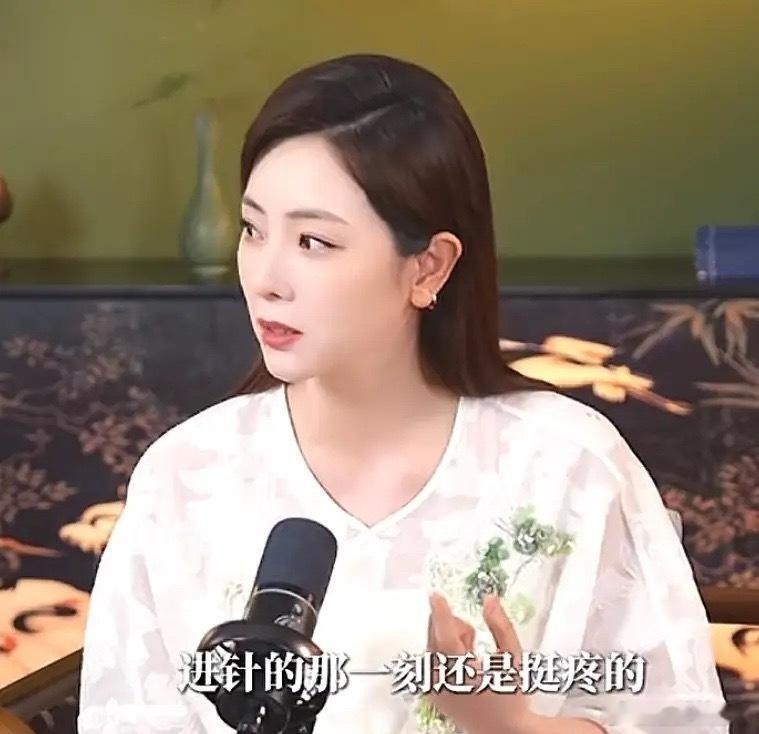 李思思聊两个儿子都是剖腹产，第一次躺在手术台上有种尊严被“剥开”的感觉，打麻醉针