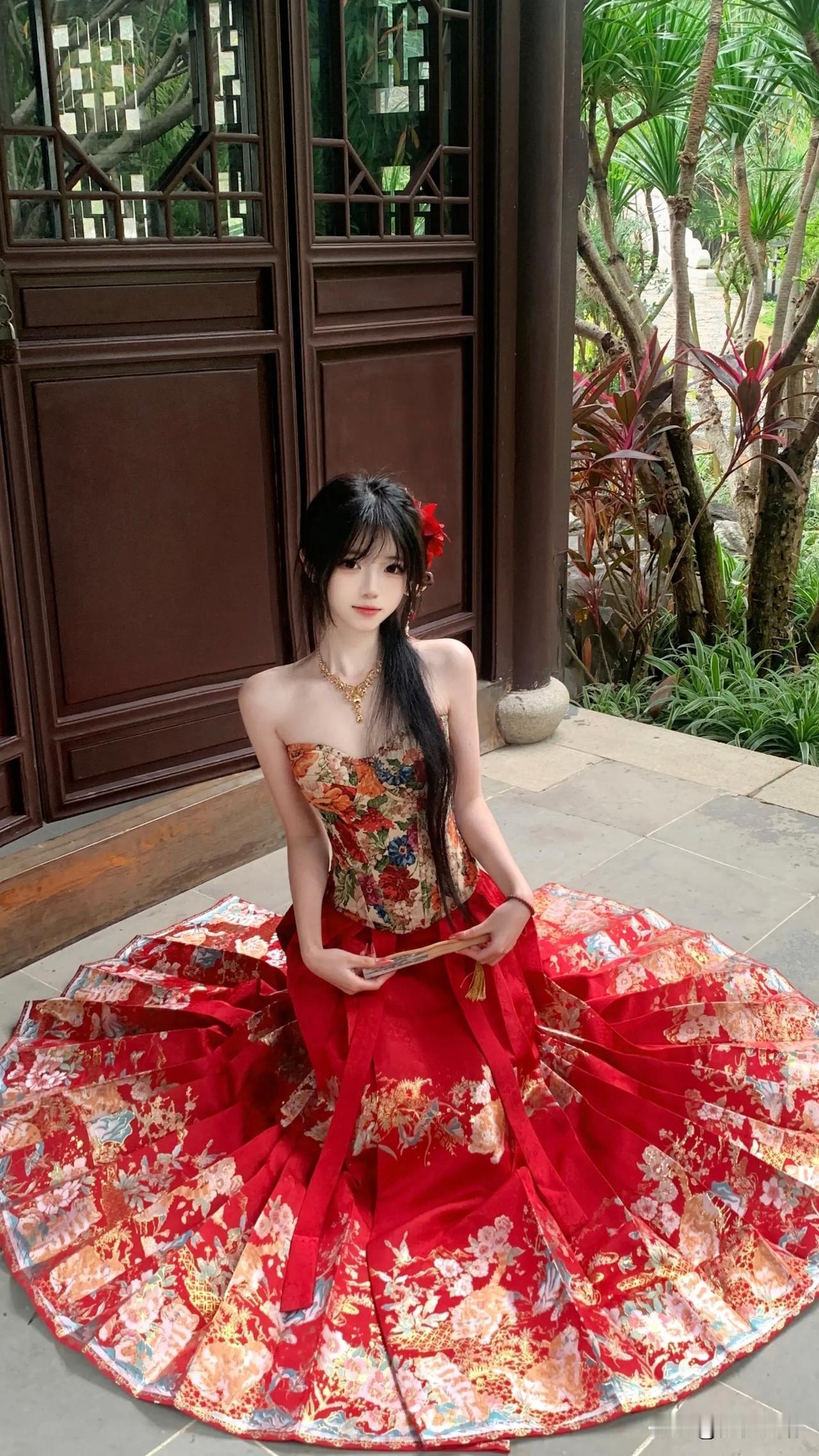 惊艳的汉服少女，红衣华美，花枝招展！