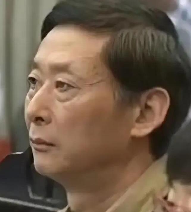 1996年12月2号早上，于英生送完儿子上学，妻子还在床上躺着。几个小时后，她死