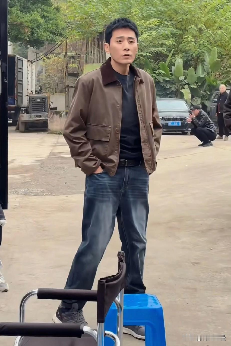 刘烨的世界一定很简单，47岁的他还拥有大学生一般的眼神，非常清澈。12月5日，