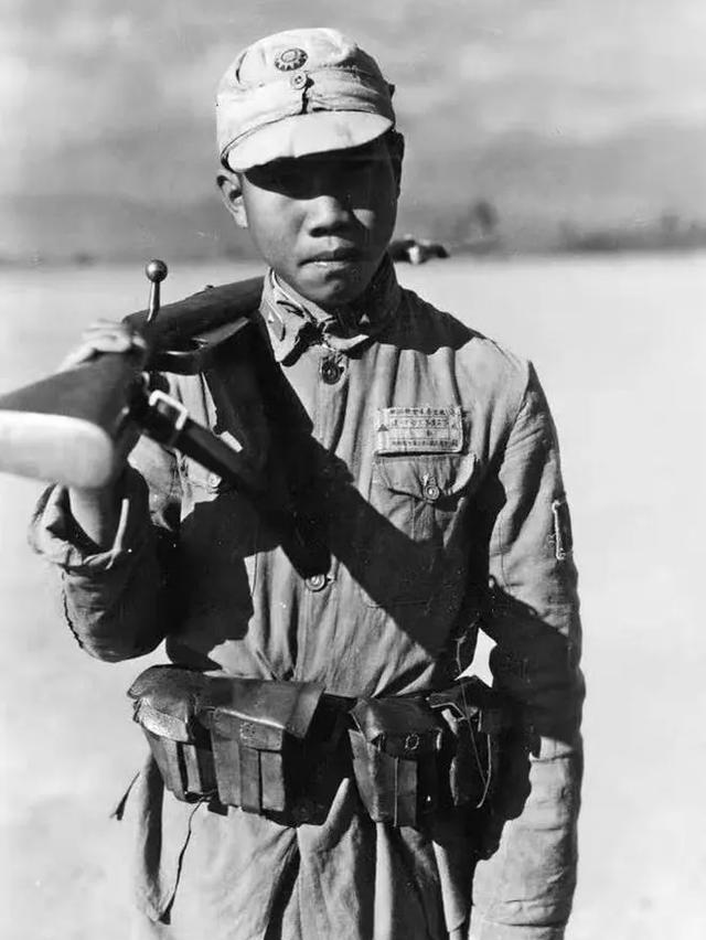 抗战中，中国军队的步枪其实并不复杂，主要分为三大类。第一类，是来自德国步枪以及他