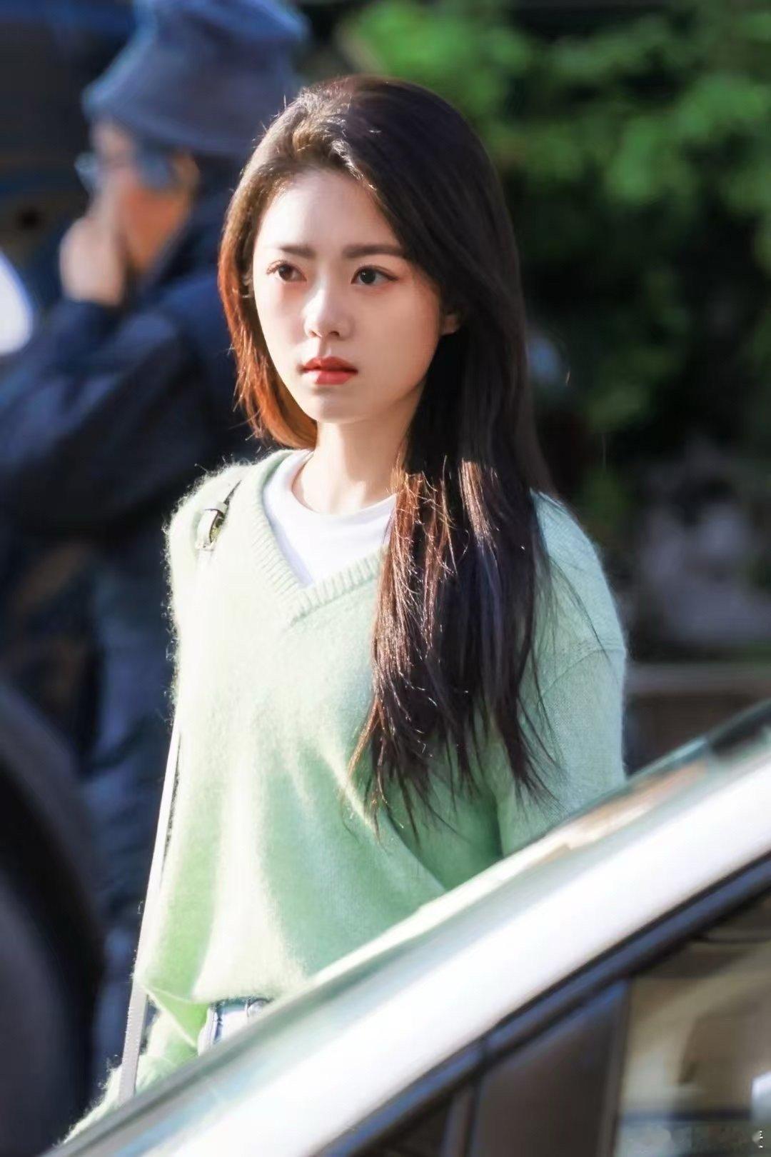 赵今麦明媚的直球少女赵今麦演的聂曦光，是冬日里最治愈的一束光！直球追爱不扭捏，