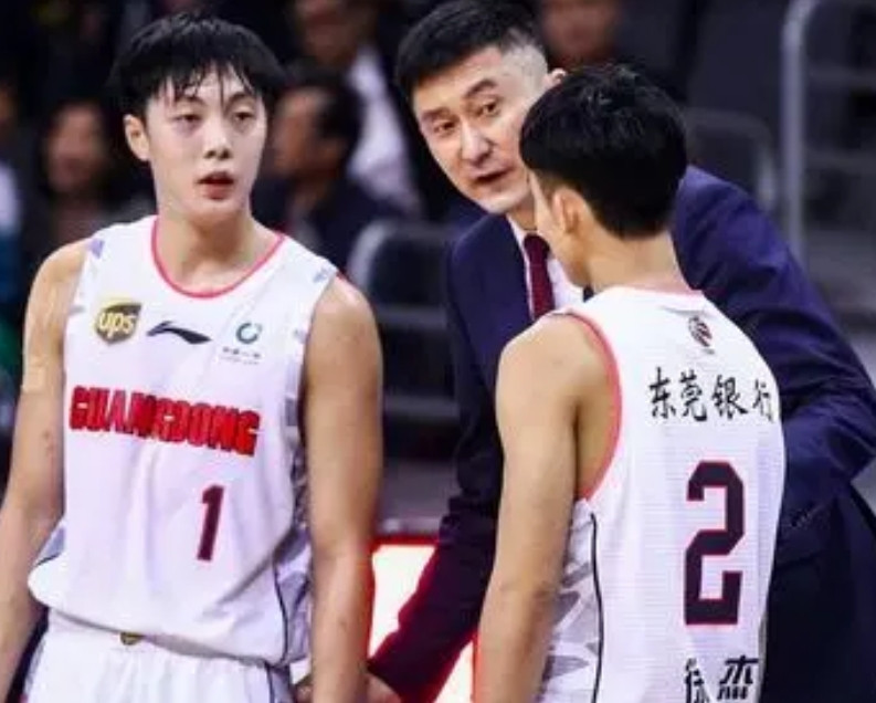 宏远主场113:73爆输上海40分，就是以下几个原因1、上海得强力内线大白边