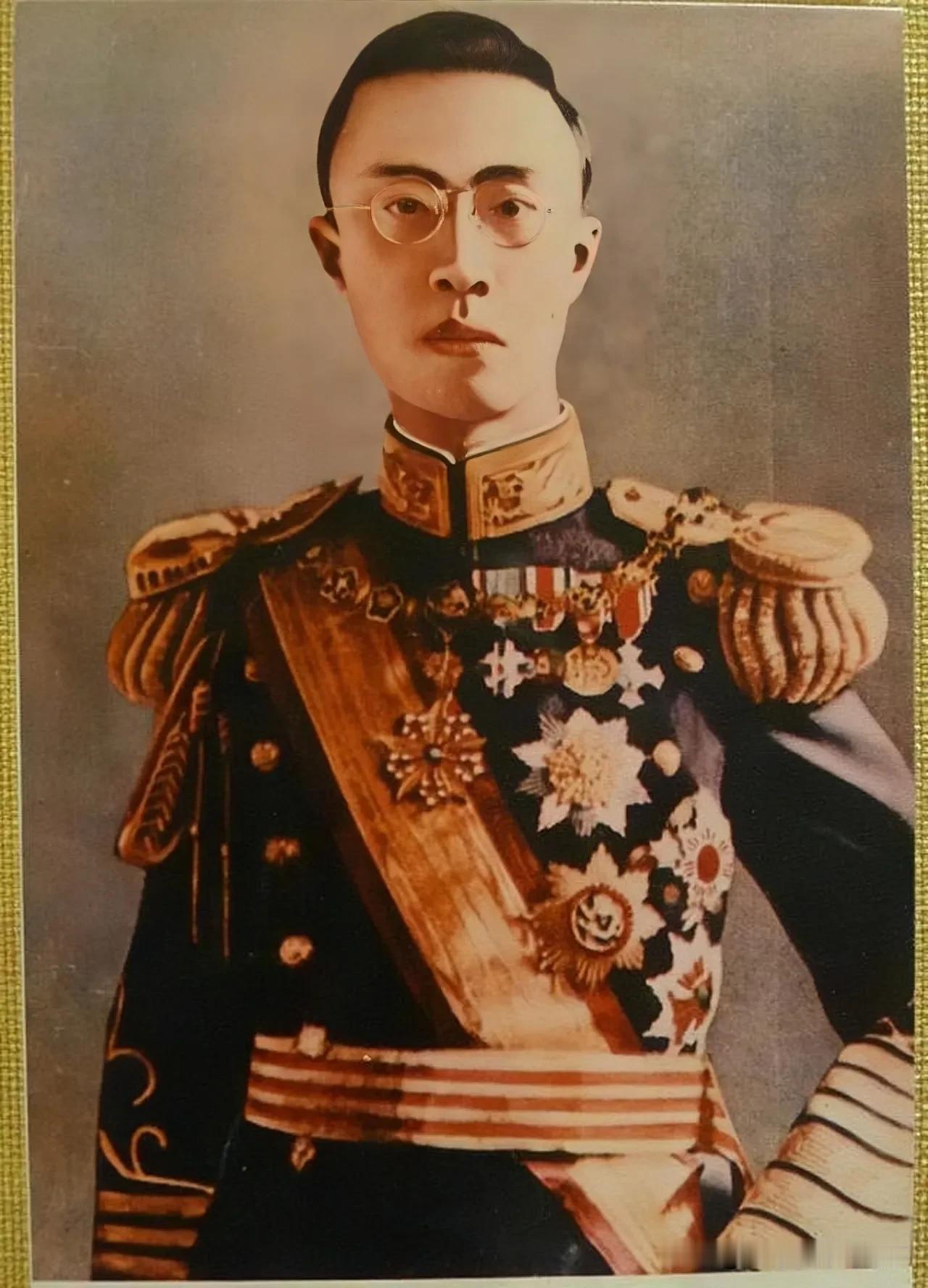 紫禁城最后一个孩子：宣统皇帝溥仪的一生，比亡国更荒凉1908年，北京紫禁城，一个三岁的孩子被匆匆抱上