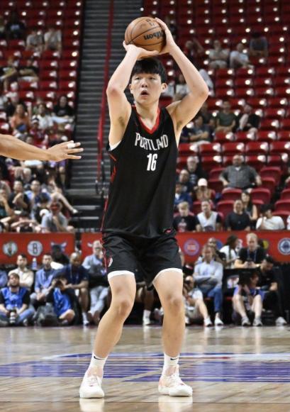杨瀚森最该谢的，竟然是文班亚马！ 北京时间4月27日，NBA季后赛西部首轮G