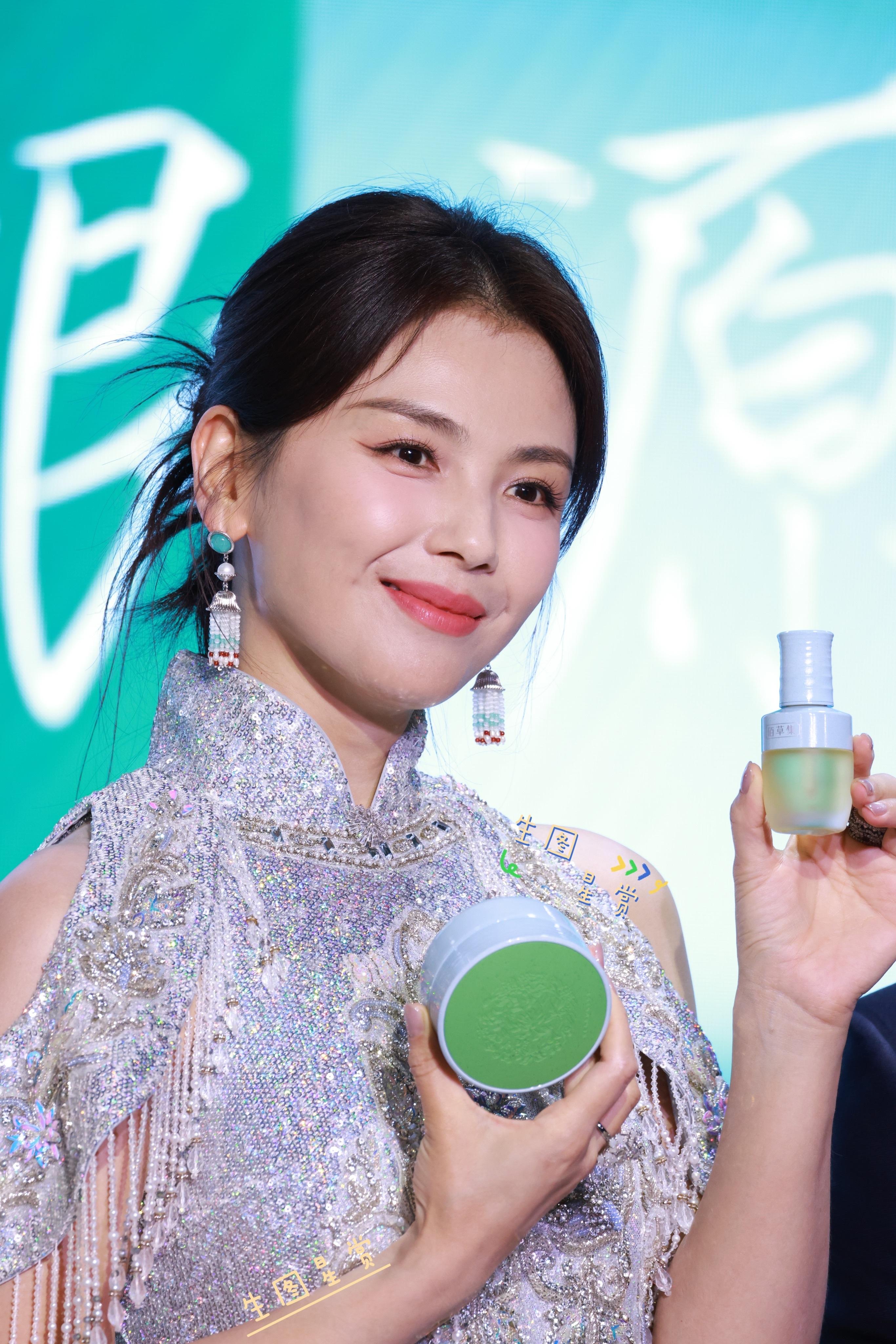 刘涛×佰草集活动碎钻闪闪，每一瞬间都被勾住了🌟刘涛​​​