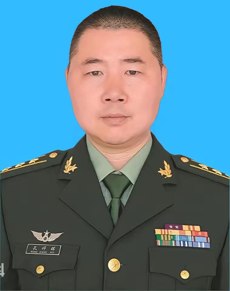 孔祥辉，1983年7月出生，男，汉族，河南洛阳人，2002年9月入伍，2006年