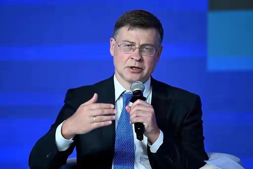 乌克兰的天塌了，欧盟宣布无法继续提供常规援助，逼泽连斯基走人11月13日消息